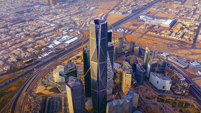 リヤド市内の風景。IMFによると、主要なサウジアラビアの非石油部門の成長率は、今年は3.9％、来年は3.6％のプラスに戻ると予想されている。(Shutterstock)