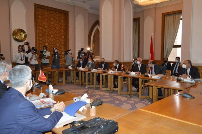 カイロで行われたエジプトとトルコの当局者による協議は、明確な進展がないまま2日間の日程を終えた。（Facebook/@MFAEgyptEnglish）