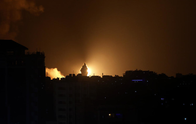 ハマスによるロケット弾発射はガザ地区でのイスラエル軍の激しい報復攻撃を招いた。（AP/アデル・ハナ）