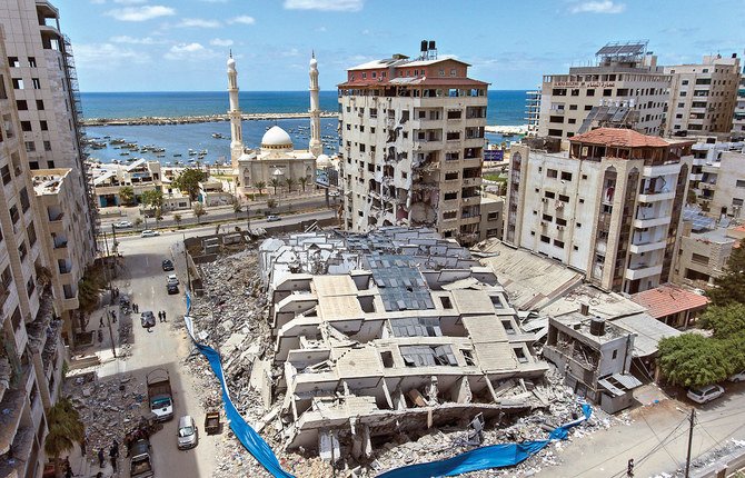先週イスラエルの空爆に見舞われた後のガザ市の破壊された建物の航空写真。（AP）