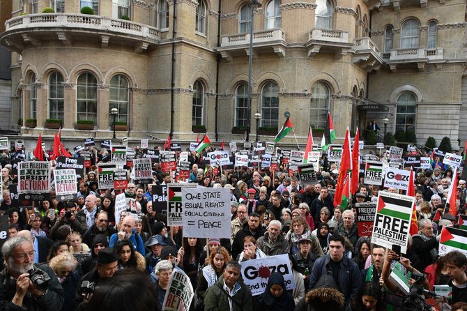 ロンドン中心部でのパレスチナ人のための正義を求める行進のために集まる抗議デモ参加者たち。2019年5月11日。 (ダニエル・リアル-オリバス撮影 / AFP)