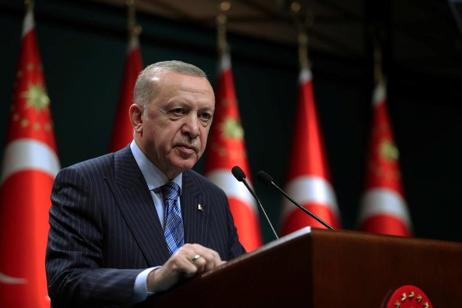 月曜にアンカラで行われた閣僚会議の後で声明を出すトルコのタイイップ・エルドアン大統領。(ロイター)