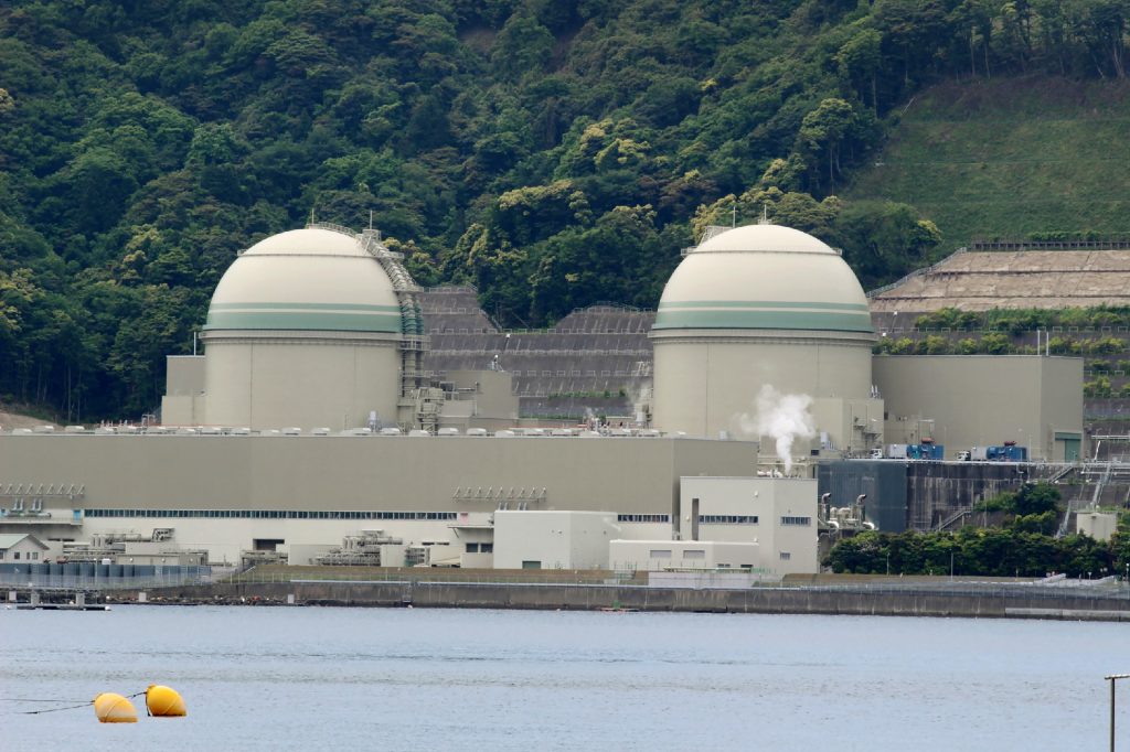 先月、関西電力は運転開始から40年以上経過している3つの原子炉について、規制当局から再稼働の承認を受けた。(AFP)