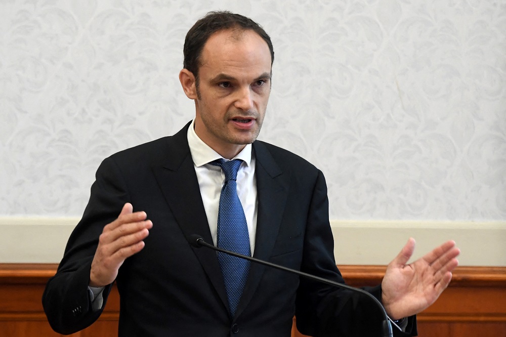 ロガル外相は日本の茂木敏充外相とスロベニアの首都、リュブリャナで会談し、その後の共同記者会見でスロベニアの立場を明らかにした。(AFP/ファイル)
