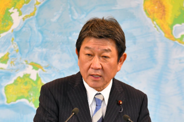 日本はミャンマーへの援助の全面停止も視野に入れていると茂木敏充外相が述べた。（AFP）