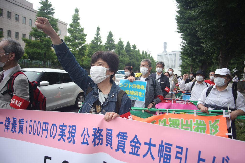 木曜、東京都心に看護師などの組合員が集まり、労働条件の改善を求めた。(ANJP写真/ピエール・ブーティエ)
