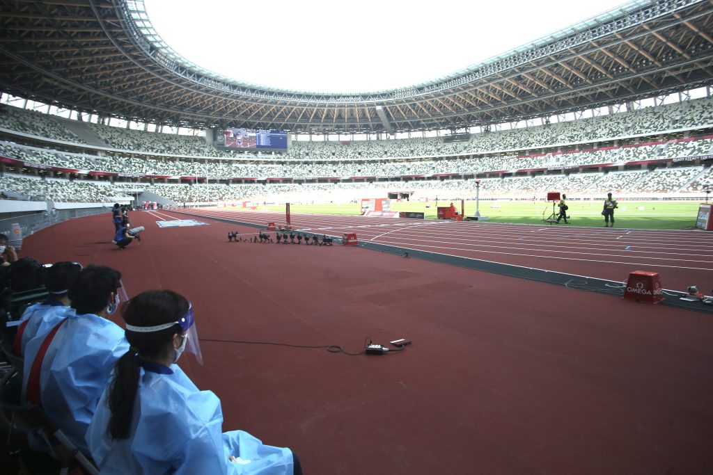 五輪のメインスタジアムである新しい国立競技場では、海外から9人を含む約420人の陸上選手が33種目(男性16種目、女性17種目)に参加した。(ANJ/Pierre Boutier)