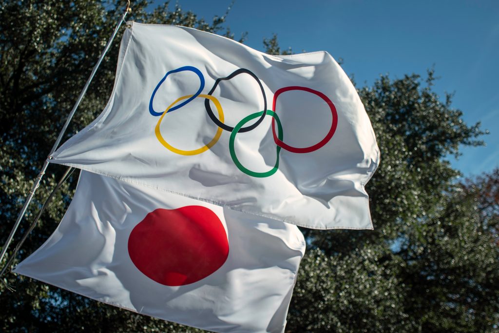 一方、応援に出掛けるなどして人の流れが２％増加した場合、１０月第３週には１０４６人に増え、６％増加した場合は１６００人に達した。仲田氏は「路上やスポーツバーでの応援によって人の流れが増えることを、いかに抑制するかが非常に重要だ」と強調している。(Shutterstock)