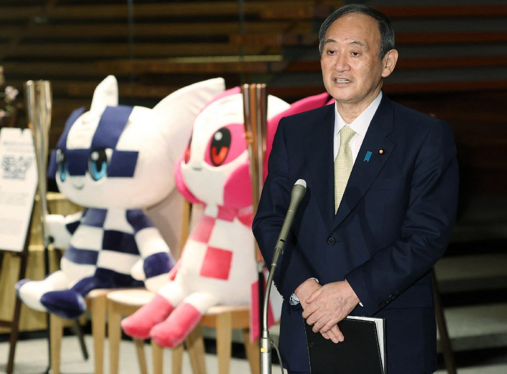 菅義偉首相は１９日午後、東京都の小池百合子知事と首相公邸で約１時間会談し、新型コロナウイルス感染収束へワクチン接種を加速させることで一致した。(AFP)