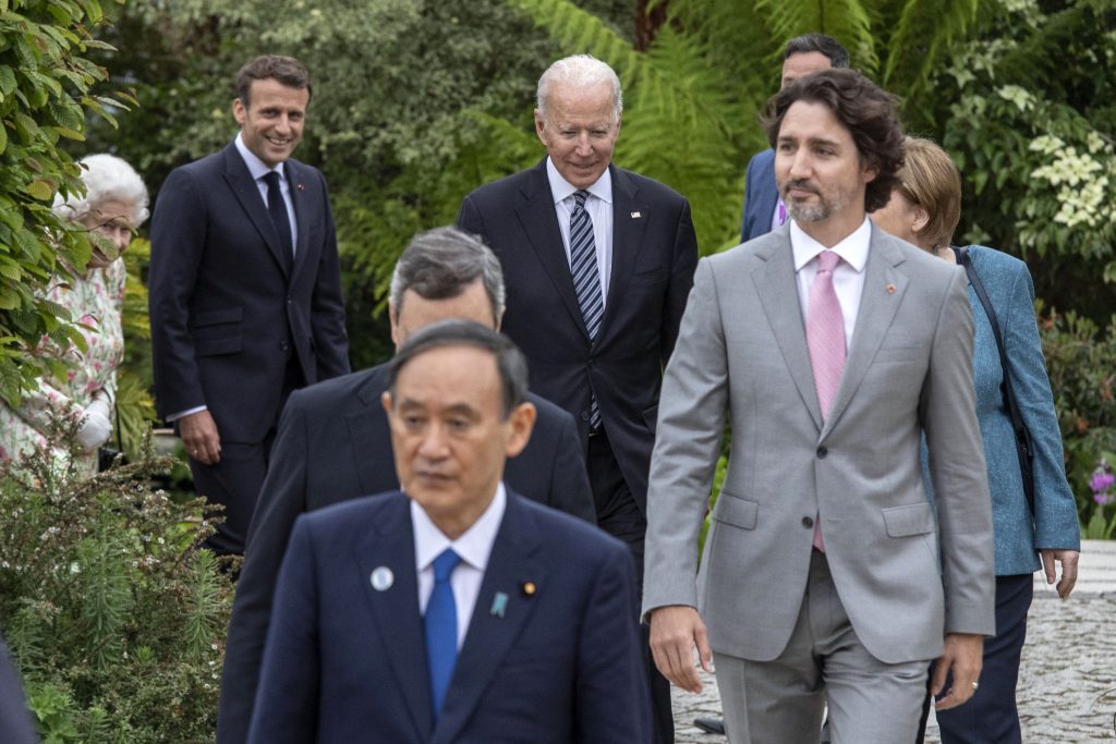 尾身氏によると、菅義偉首相が先進7カ国首脳会議(G7サミット)で大会開催を表明したため、開催すべきかの検討を求める意味がほぼなくなったと判断。(AFP)