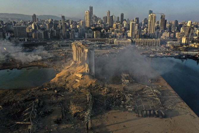 3,000トン近い硝酸アンモニウムが、壊滅的な8月4日の爆発で発火し、211人が死亡した。(AP)