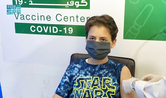 サウジアラビアの保健当局は、コロナウイルス感染症ワクチン接種の対象を12〜18歳の子供へと拡大した。（SPA）