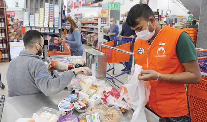 レバノンは、商品価格の急激な上昇と外国為替危機に対する国民の怒りが高まる中、経済破綻に直面している。(ファイル/AFP)