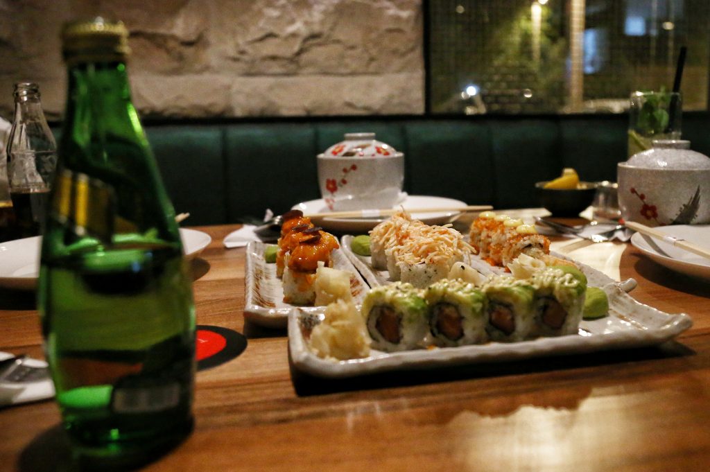 スルタン巻、サード巻、クランチ・クレイジー・カリフォルニア、スイート・ドラゴン巻などのTokyoを代表する有名な巻寿司の一部。