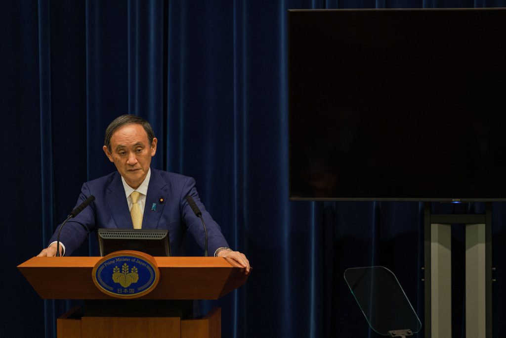 菅首相は、オリンピックに向けて進む日本の新型コロナ感染状況について、「時には後退することもあった」と認めた。(AFP通信)