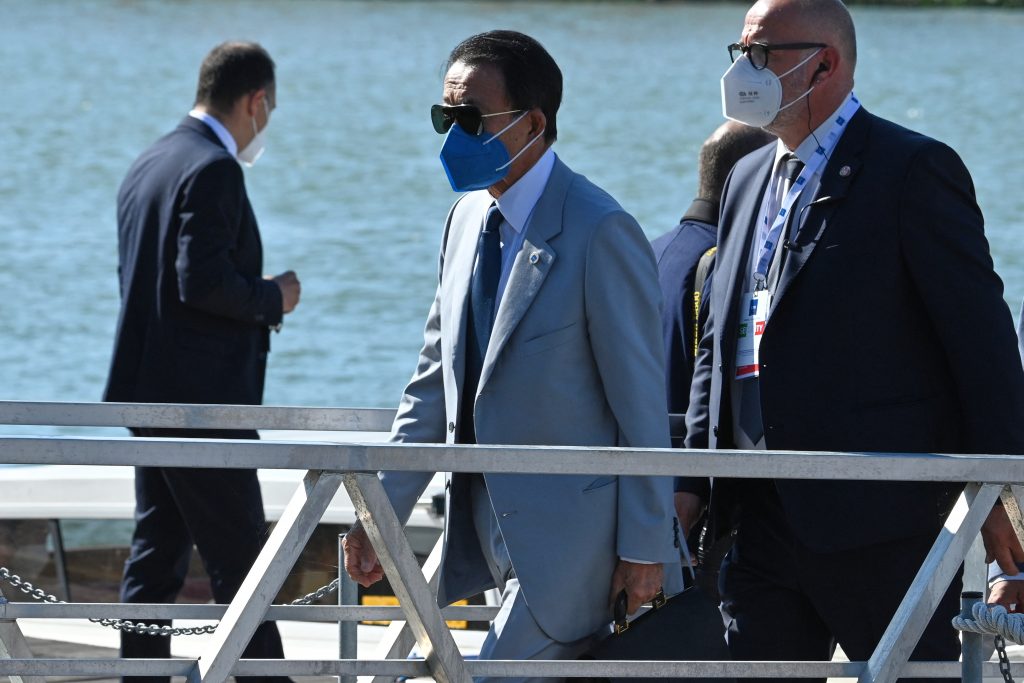 麻生太郎財務相は終了後の記者会見で「100年ぶりくらいの歴史的変化だ。強く歓迎している」と述べた。(AFP)