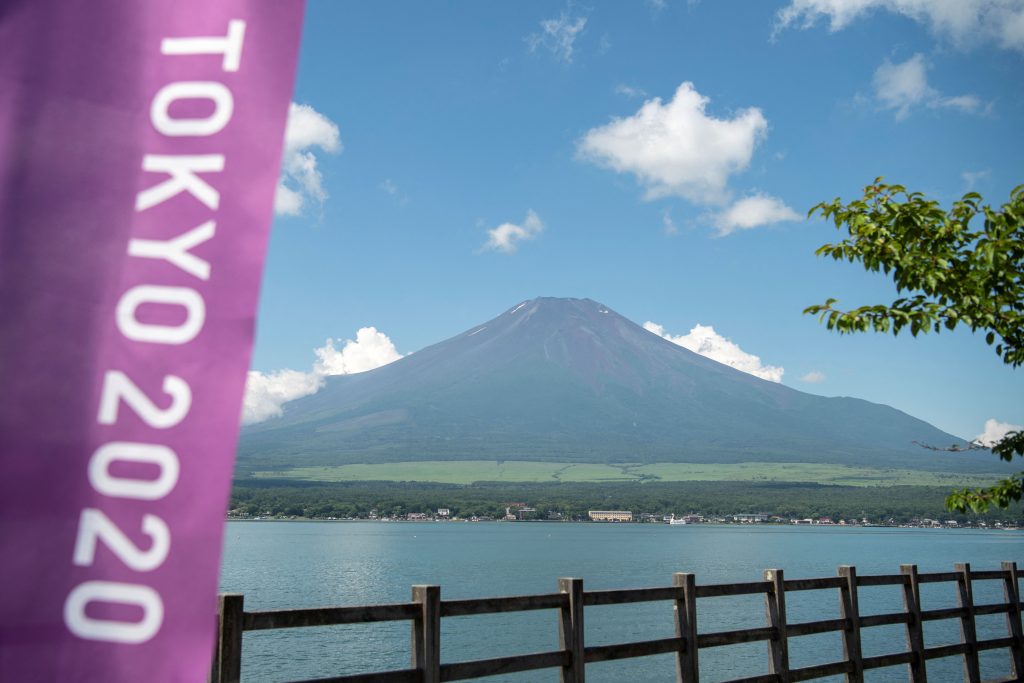 高い湿度で不快度がさらに高まる中、氷嚢や冷風を送るホース等を使っても選手らの苦痛はあまり和らいでいない。（AFP）