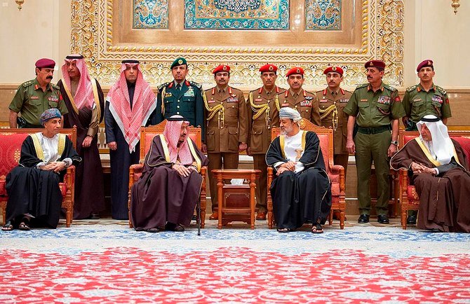 サウジアラビアとオマーン二国間のパートナーシップをさらに拡大していく方策を見出すことは、サウジアラビアのサルマン国王の招待によるオマーンのハイサム国王の2日間のサウジアラビア訪問における主要議題のひとつである。（提供写真）
