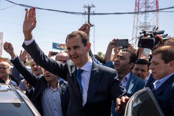 この2021年5月26日の写真は、シリア・ドゥーマで大統領選挙キャンペーン中のシリアのバッシャール・アサド大統領。(資料AP)