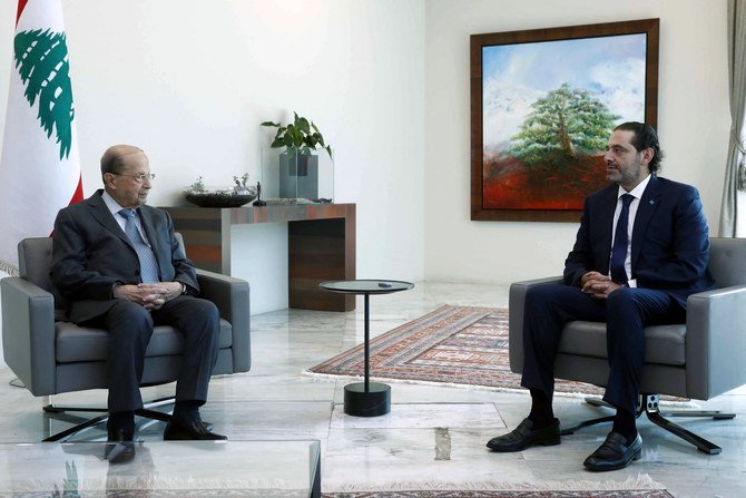 水曜、大統領宮殿でサアド・ハリーリ首相候補と会談を行ったレバノンのミシェル・アウン大統領。（AP）