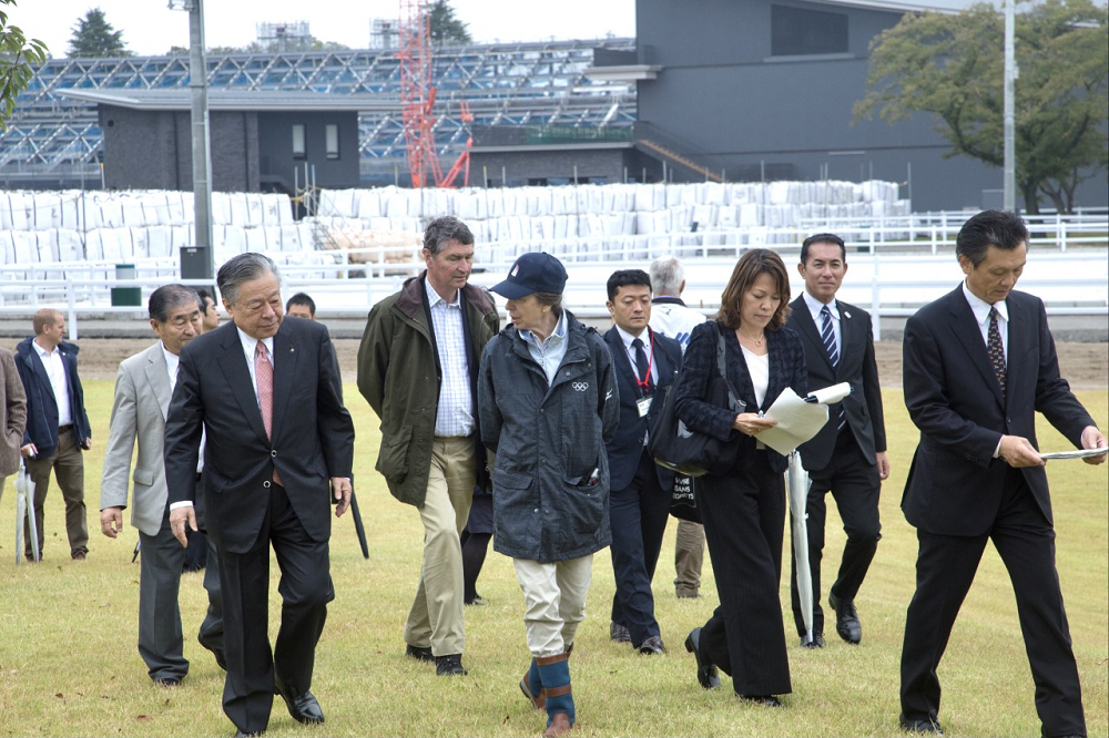 写真：2019年10月11日、東京の馬事公苑を視察するアン王女。当時は東京五輪に向けた改修工事が行われていた。(ANJピエール・ブティエ) 
