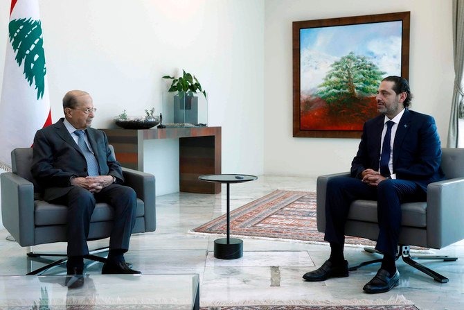 レバノンのミシェル・アウン大統領（左）がレバノンの次期首相サアド・ハリーリ氏と会談。ベイルートの東方、バアブダーの大統領官邸、レバノン。2021年7月14日。（Dalati Nohra/レバノン政府/AP）