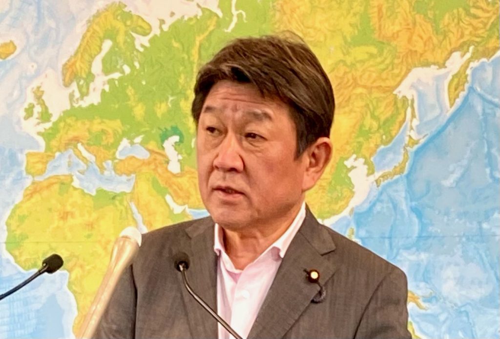  茂木敏充外相は「仲裁判断は国連海洋法条約（UNCLOS）の規定に基づき、紛争当事国に対して最終的であり、法的拘束力がある」と指摘した。