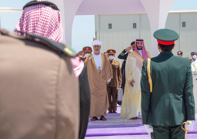 サウジアラビアのムハンマド・ビン・サルマン皇太子は、オマーンのスルタン・ハイサム・ビン・ターリク国王をサウジアラビアで歓迎した。(提供)