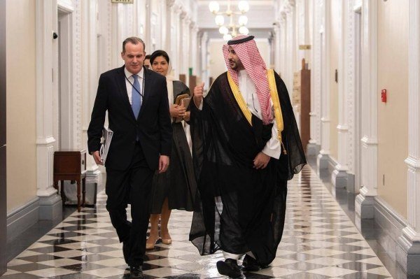 サウジアラビア国防副大臣、カリッド・ビン・サルマン王子は、イエメンや「アフリカの角」の情勢を協議するため米政府高官に会った。（@kbsalsaud提供）