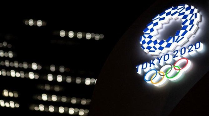 開会式を30日後に控えた2021年6月22日T、東京駅の外で撮影された2020年東京オリンピックのロゴマーク。(フランス通信社)
