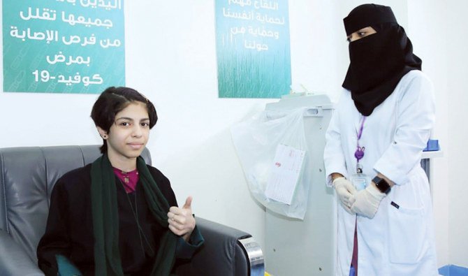 危険な新型ウイルスからさらに人々を守るため、サウジ保健省は12歳以上の子どもへのワクチン接種を計画するよう親に呼びかけている。(SPA)