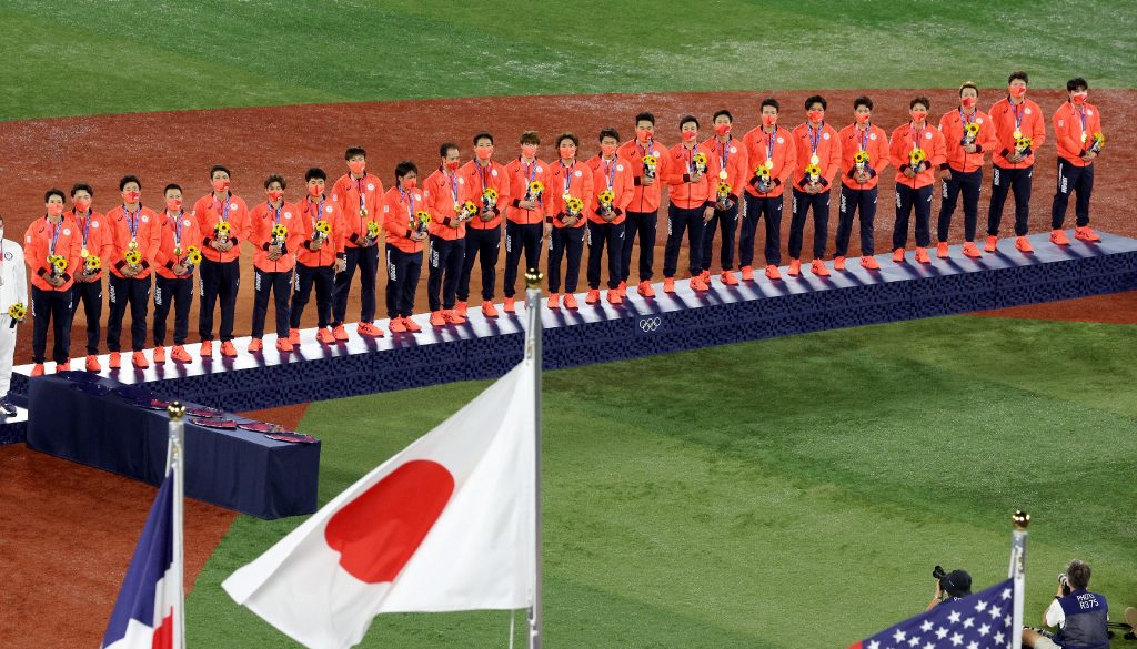 今大会の参加はわずか6カ国で、1次リーグで一度も勝てなくても、先に進むことができた。敗者復活戦から決勝に進める方式に疑問の声がないわけではなかったが、日本は1次リーグから5戦全勝。文句なしで頂点に立った。(AFP)