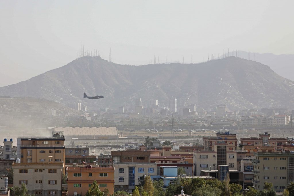 政府は28日以降、輸送機部隊などを拠点とするイスラマバードの空港に待機させ、支援態勢を維持する。(AFP)