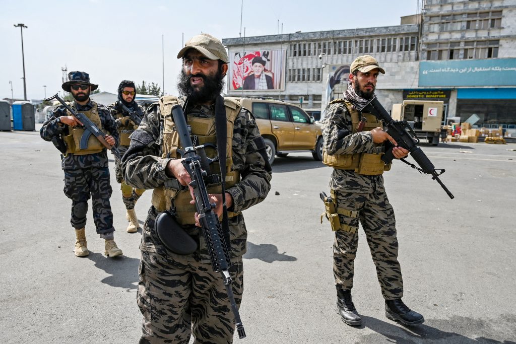 アフガン派遣部隊の任務終了＝邦人ら退避、岸防衛相命令 (AFP)