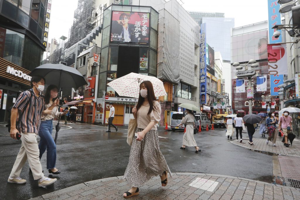 コロナウィルスによる日本の非常事態宣言は当初予定の今月末には終了せず、9月12日まで続く。政府が月曜日に決定した。（ファイル写真/ AP）