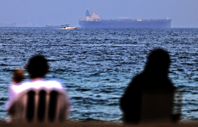 2021年8月3日、アラブ首長国連邦のフジャイラ港沖で撮影された、イスラエルに関係のある日本所有のタンカー、MTマーサー・ストリート号。（AFP）