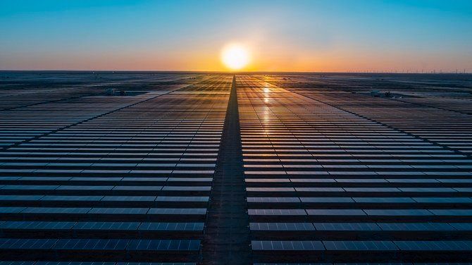 サデア太陽光発電所の建設には、およそ34億リヤル(9億ドル)の投資が発表された。(提供)
