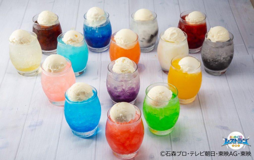 キャラクターをモチーフにしたフードやドリンクを提供するほかに、フランチャイズに関連するアイテムも展示しています。(スーパー戦隊/Twitter)