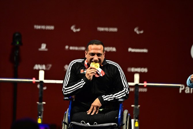 オマル・カラダ選手3度目の試みで173㎏のリフティングに成功し、2006年のリオ・パラリンピックで世界記録を出したベトナムのレ・バン・コン選手に勝利した。（Twitter）