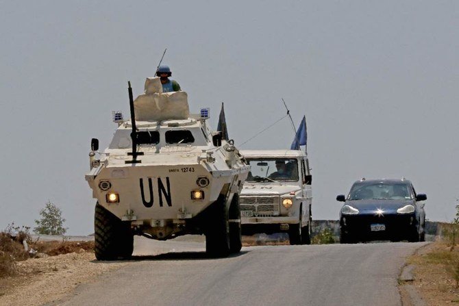 2021年8月5日、イスラエルとの国境近くにあるサフル・アル・キヤムでパトロールする国際連合レバノン暫定駐留軍（UNIFIL）の車両。（AFP通信）