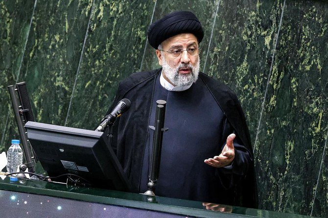 イランの超保守派大統領イブラヒム・ライシ氏は21日、自身の政府はコロナ対策とワクチン接種の加速化を最優先とすると述べた。（AFP）