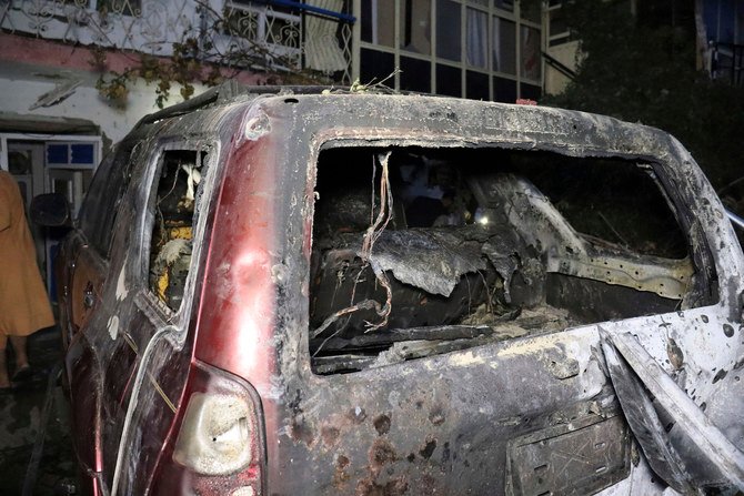 2021年8月29日(日)、アフガニスタンのカブールで、米国の無人機攻撃を受けて、破壊された車両。(AP)