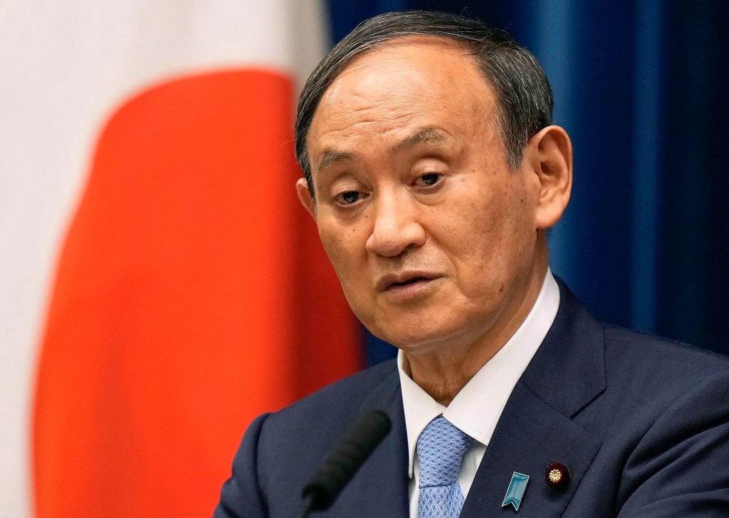 首相は、再選支持を表明している小泉進次郎環境相と首相官邸で約30分間会談。(AFP)