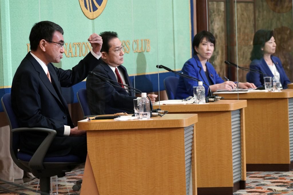 竹下亘衆院議員の死去を受け、総裁選は国会議員票と党員・党友票各３８２票の計７６４票で実施される。国会議員票の投開票は２９日。(AFP)