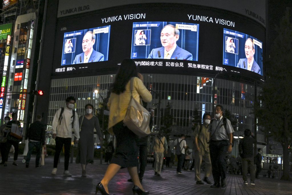 重症者は感染第５波の到来に伴い、７月下旬から急増。８月６日に１０００人を超え、同２７日には２０００人に達した。９月４日に過去最多の２２２３人となった後は、減少傾向が続いていた。(AFP)