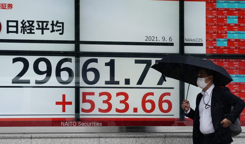 ベンチマークの日経平均株価は0.89%（265.07ポイント）上昇し30,181円21銭となった。（AFP）