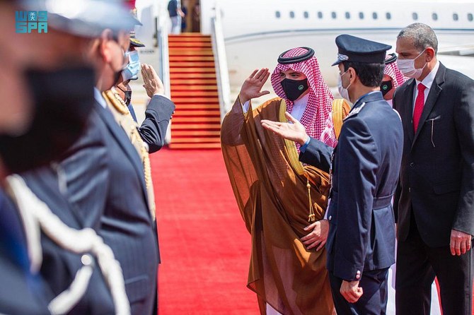 サウジアラビアのアブドルアジーズ・ビン・サウード・ビン・ナーイフ王子兼内務大臣は、公式訪問先であるイラクのバグダッド国際空港に到着した。（SPA）