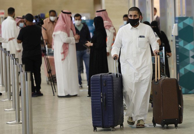 首都リヤドのキング・ハーリド国際空港に到着するサウジアラビアの乗客