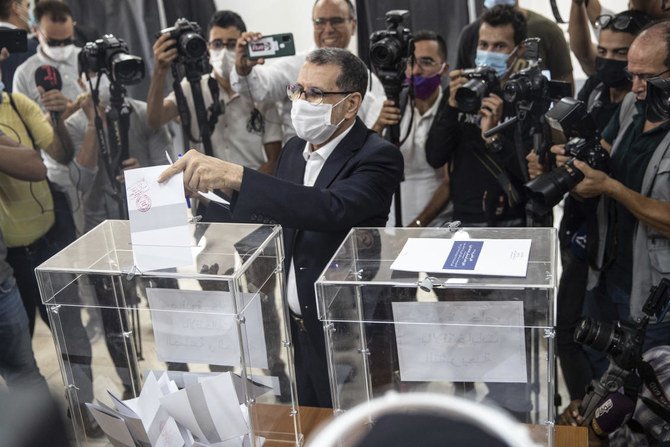 水曜にラバトで投票を行うモロッコの首相でイスラム主義政党の公正と発展党の党首であるサアデディン・エル・オトマニ氏。モロッコ国民は厳しいウイルス対策ガイドラインに従いながら国会、地域、地方の選挙を行っている。(AP)