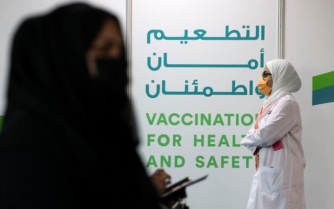UAEでは、人口の90.17%が新型コロナワクチンを少なくとも1回接種した。(AFP)